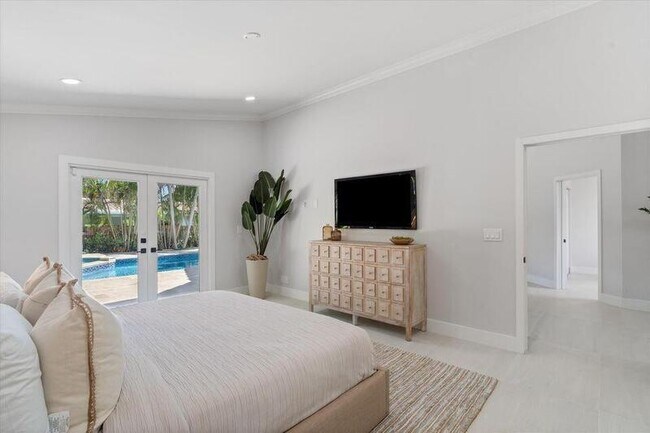 Building Photo - 1132 NE 3rd Ave