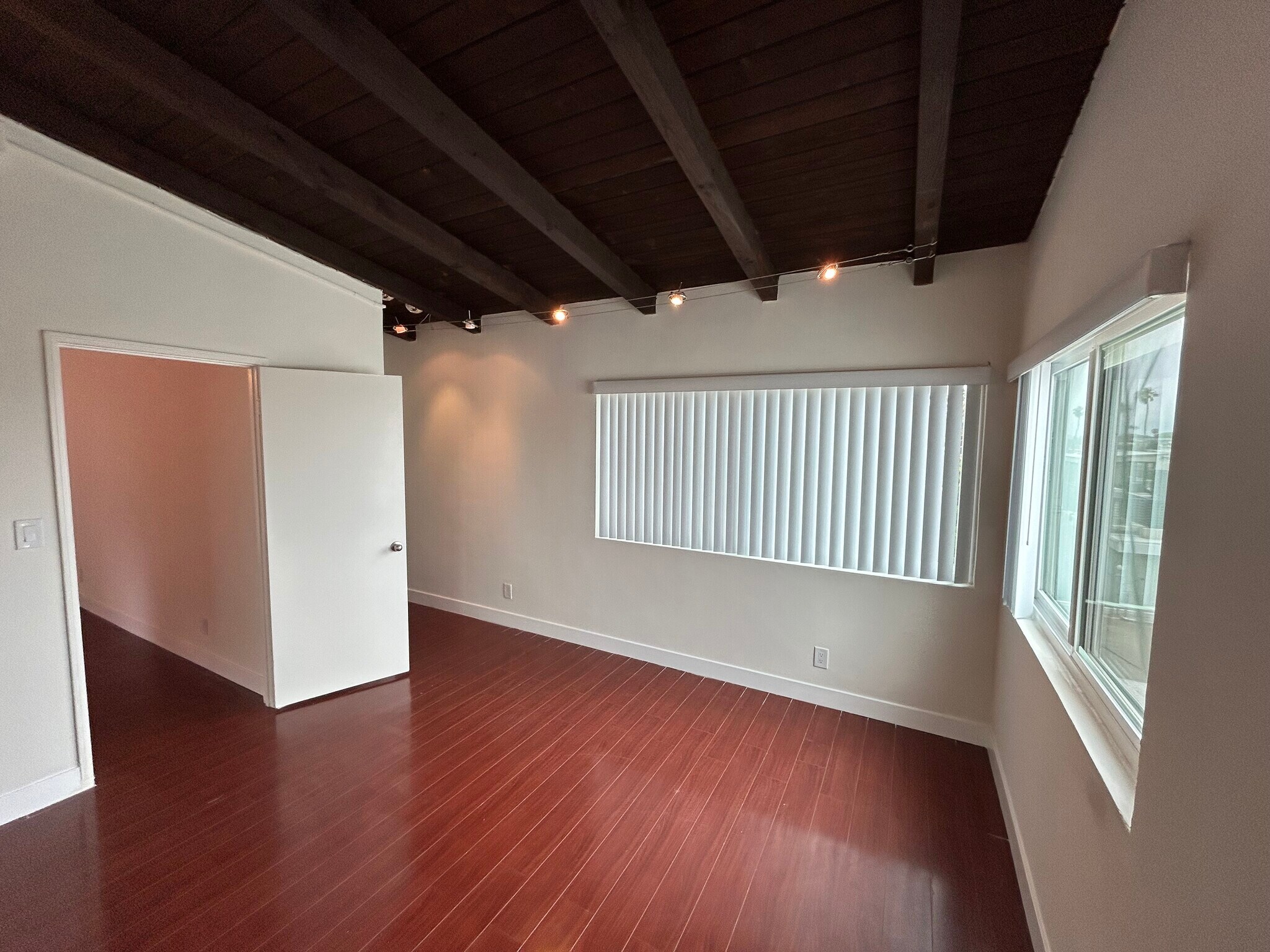 Bedroom - 2450 Beverley Ave