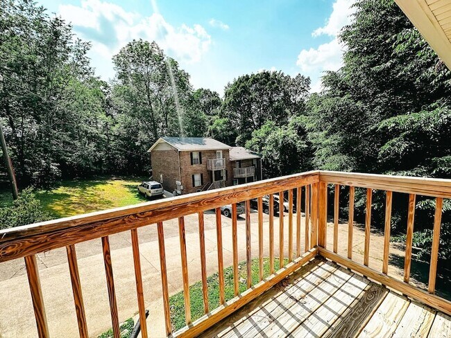 Building Photo - 470 Martha Ln