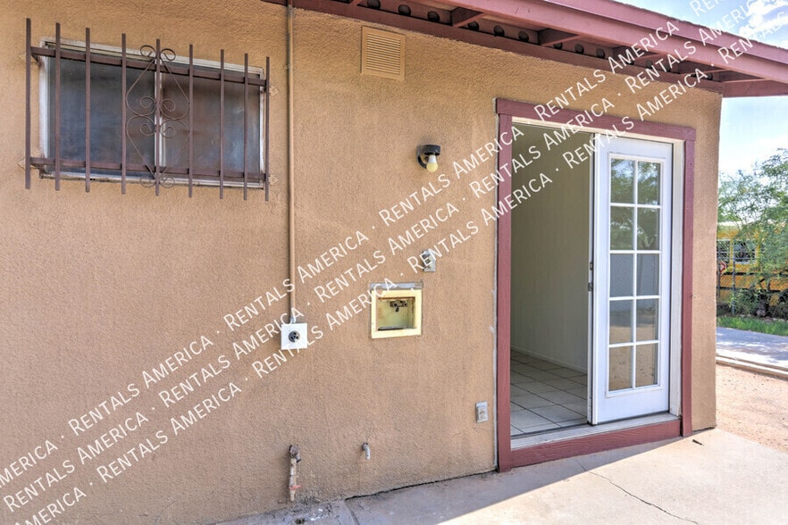 Building Photo - 1231 E 25th St