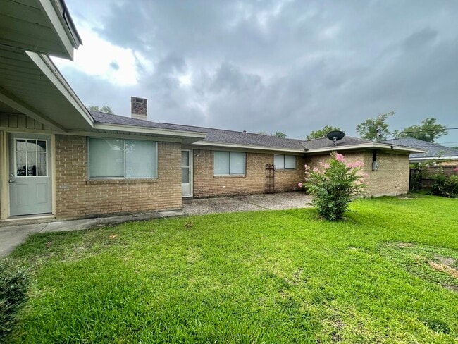 Building Photo - 6510 Daisy Dr