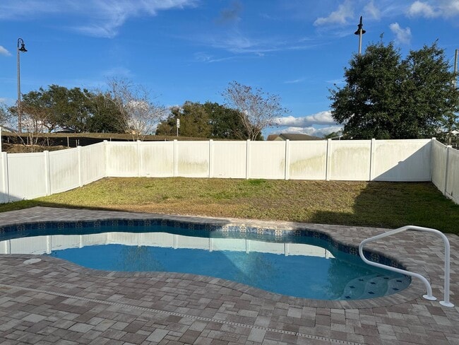 Building Photo - FOR RENT - 4 BEDROOM/ 2 BATHROOM HOUSE WITH POOL IN DAVENPORT