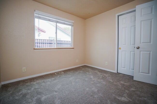 Building Photo - 2105 S Euclid Ln