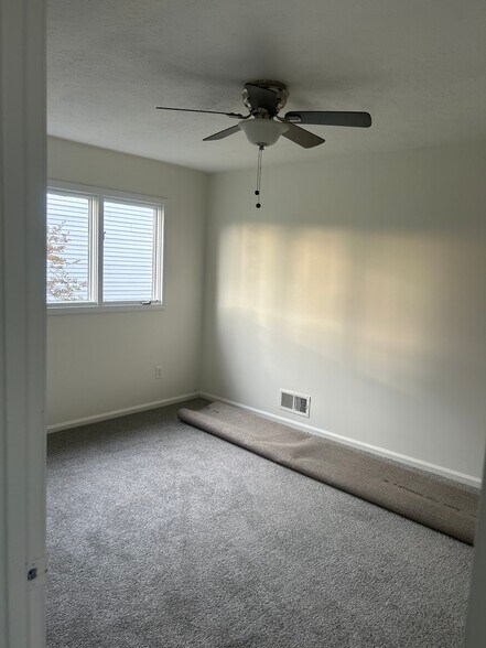 Building Photo - 694 Broadway