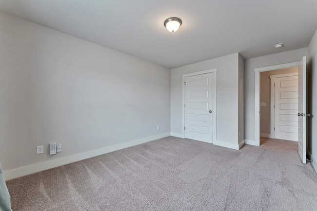 Building Photo - 6010 Stonewater Ct