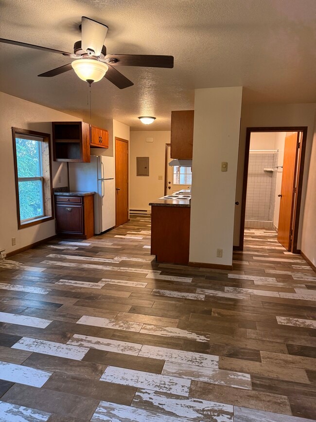 Building Photo - 619 Rose St