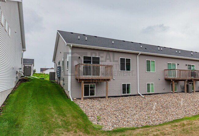 Building Photo - 5638 Fernwood Dr