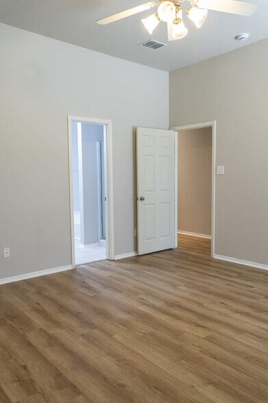 Building Photo - 12416 Sunrise Dr