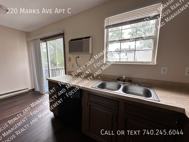 Building Photo - 220 Marks Ave