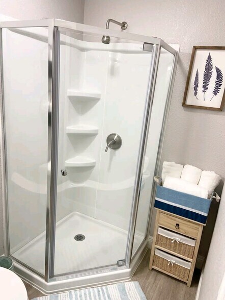 Building Photo - 921 W Penfield St