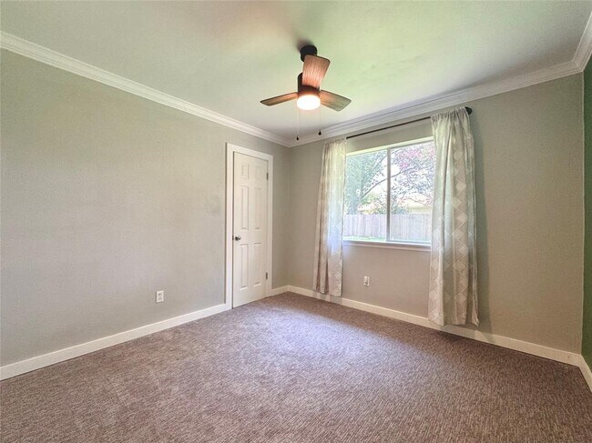 Building Photo - 1501 Greenfield Dr