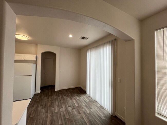 Building Photo - Beautiful home ready for rent