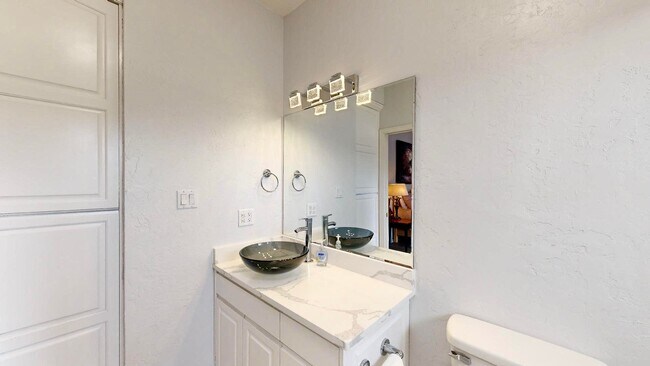 Building Photo - Move in Special Luxury 4 bedroom 4.5 bathr...