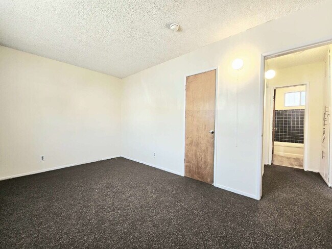 Building Photo - Spacious 2-Bedroom Home with Large Yard!!!