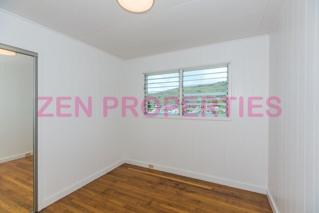 Building Photo - 1555 Moani St