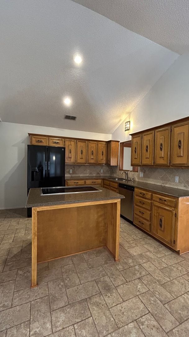 Building Photo - Large Family Home in Country Club North