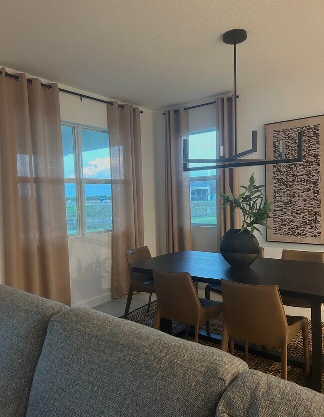 Building Photo - 14417 SW Ellison Dr