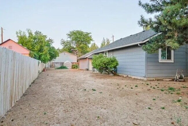 Building Photo - 3580 Dill Dr