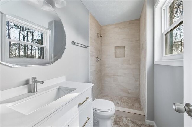 Building Photo - 5825 Stonehaven Dr NW