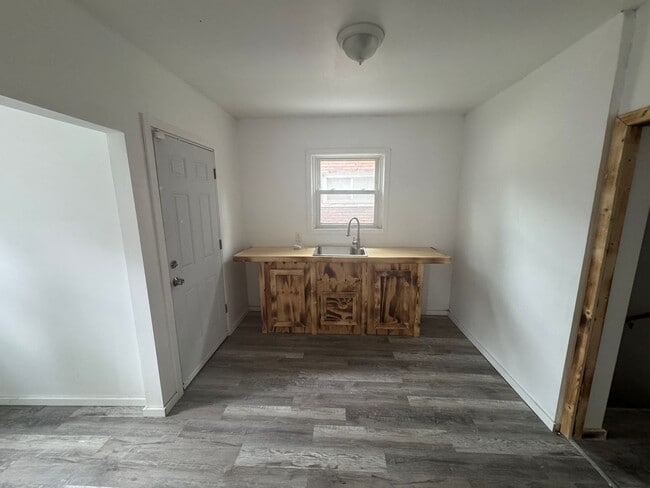 Building Photo - 3 bed/ 1 Bath