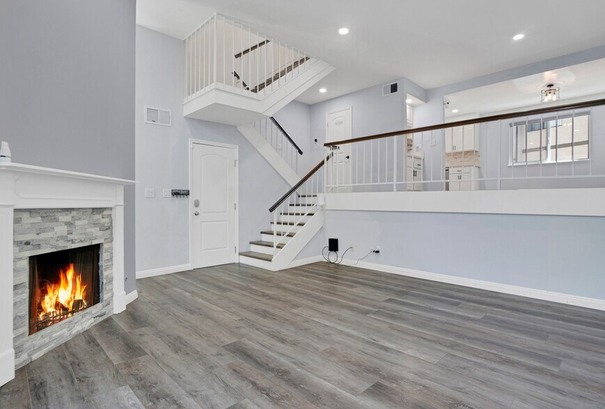 Living Room - 9000 Vanalden Ave
