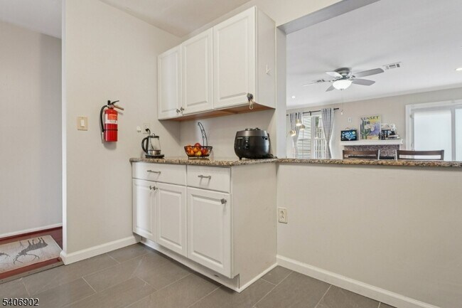 Building Photo - 10 De Palma Ct