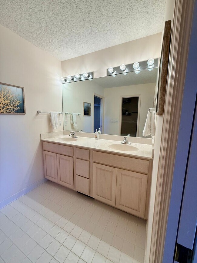 Building Photo - Spacious Home in Kenmure