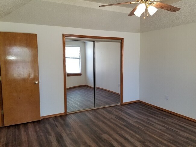 Building Photo - GREAT HOME IN NE CLOVIS NEAR MESA ELEMENTARY