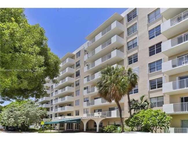 Building Photo - 1455 N Treasure Dr