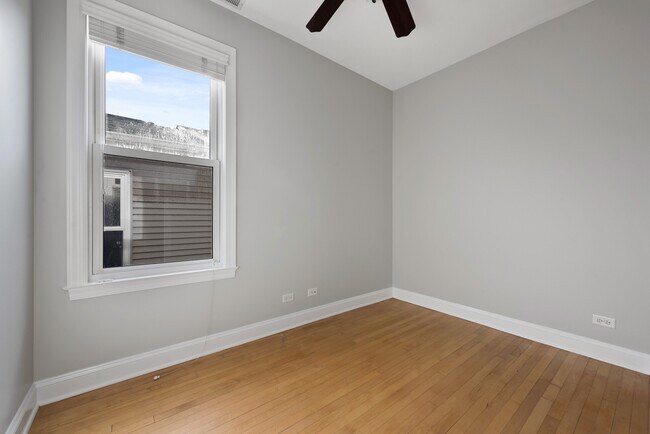 Building Photo - 3428 N Damen Ave