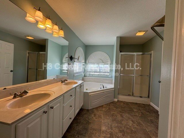 Building Photo - 1041 Flora Lake Ct