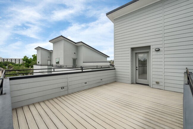 Building Photo - 6010 Truro St