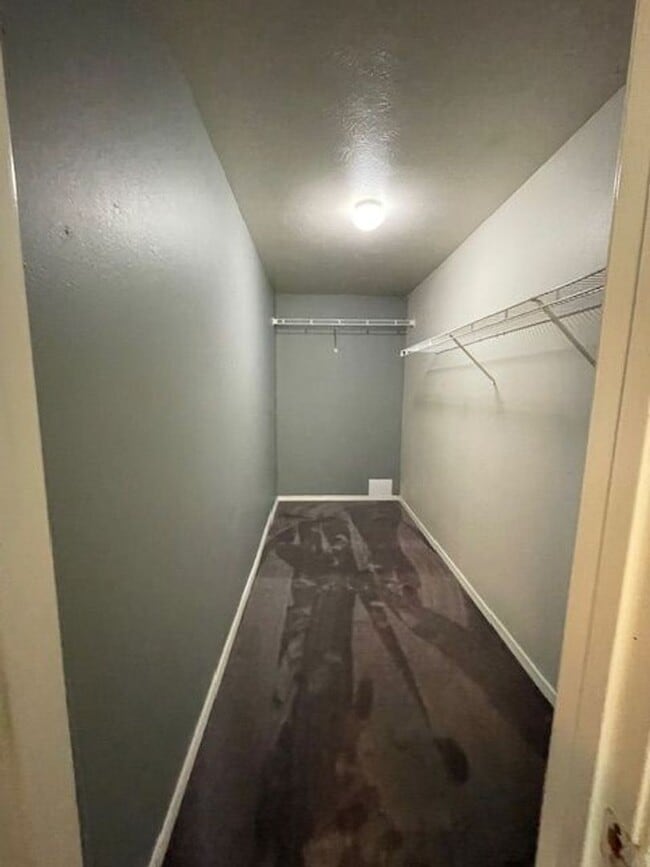 Building Photo - 3 Bedroom Home in Merriam Woods!