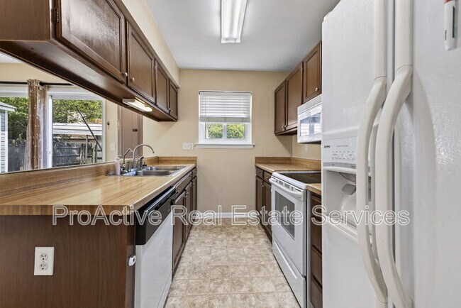 Building Photo - 5025 Halwell Dr