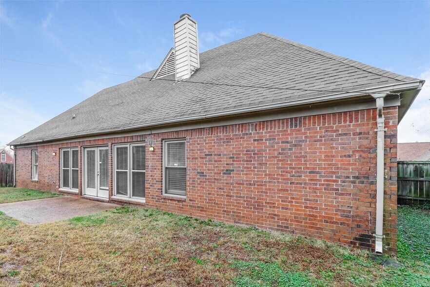 Building Photo - 1964 Bohemia Dr