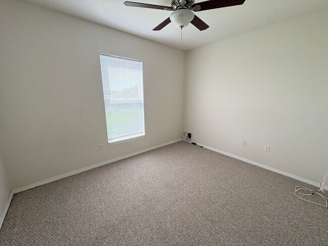 Building Photo - 8013 Hemingway Cir