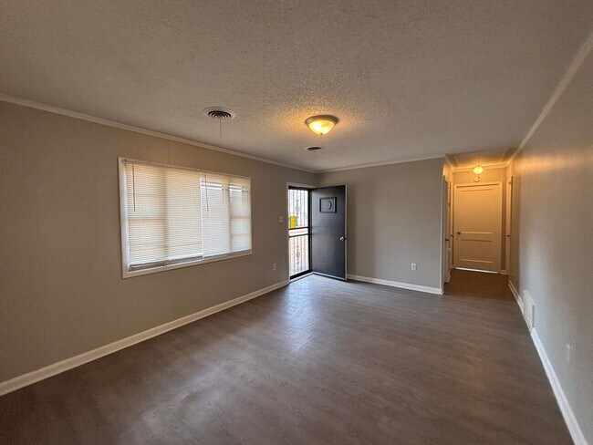 Building Photo - 837 Carrolton Rd