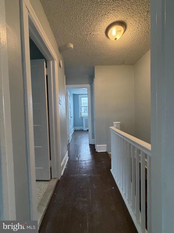 Building Photo - 517 Littlecroft Rd