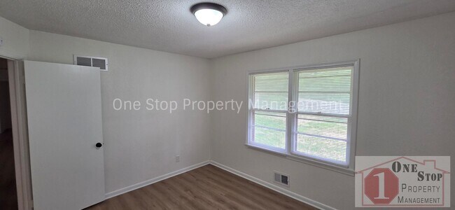 Building Photo - 2111 N 49th St