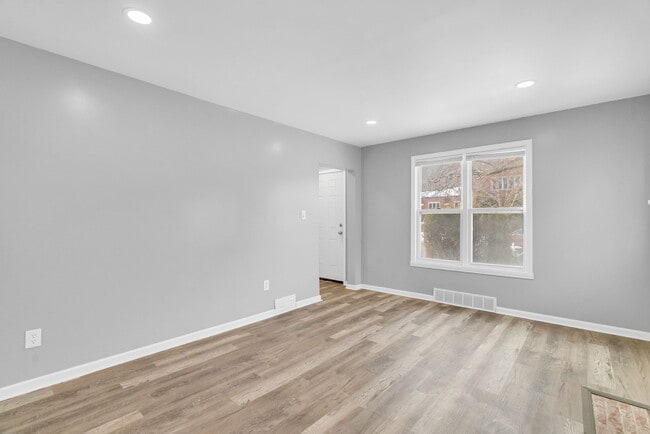 Building Photo - 4712 Cadieux Rd
