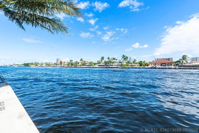 Building Photo - 6421 Bay Club Dr
