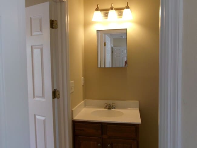 Building Photo - 3 bedroom, 2.5 bath home located in Bellegrove Preserve