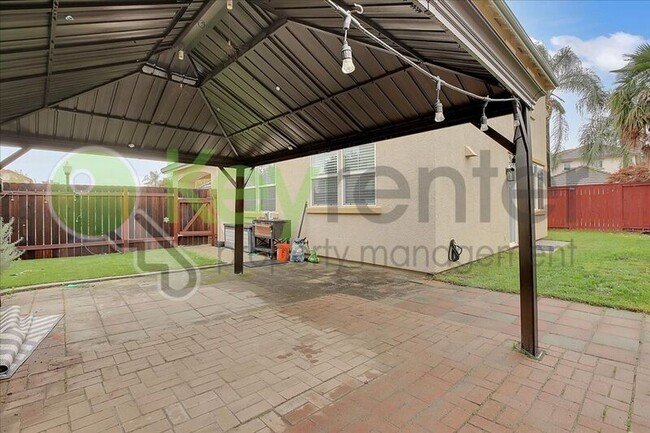 Building Photo - 461 Anjou Cir