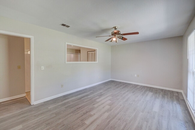 Building Photo - 213 El Ogden Dr