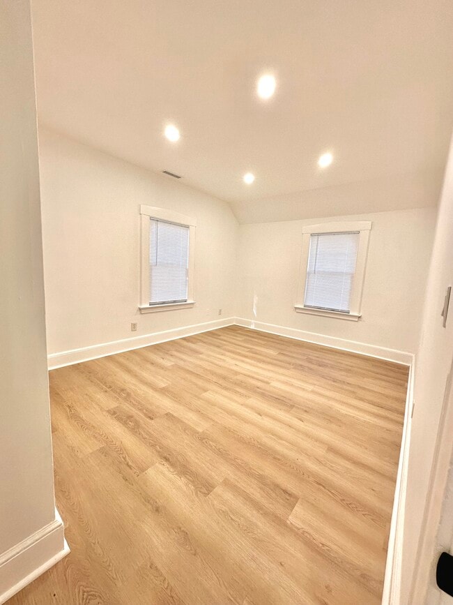 Building Photo - 23 Beecher Pl