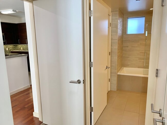 Building Photo - Chic 1BD/1BA in the Heart of Hayes Valley!...