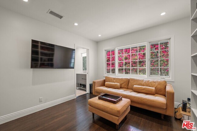 Building Photo - 9023 Alto Cedro Dr