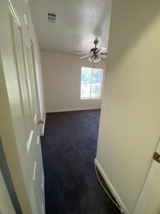 Building Photo - 4414 Royal Pine Cir