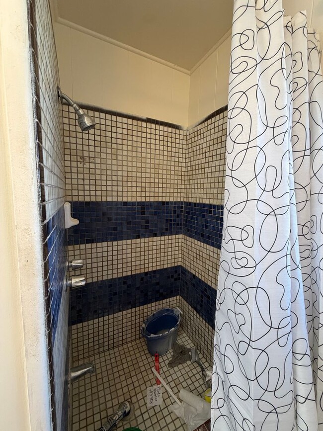 Building Photo - Charming 2-Bedroom Cottage with Private Yard in Kaimuki