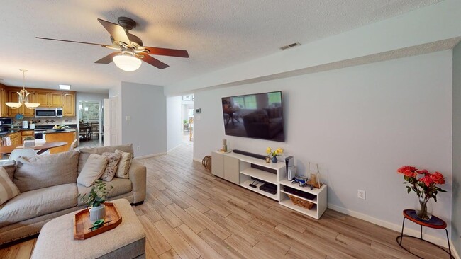 Building Photo - 100 Pinyon Pines